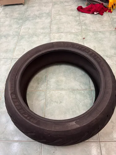 Pneu traseiro CB 650r Semi-uso