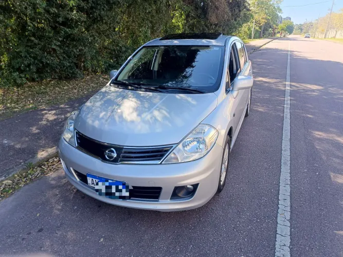 Nissan Tiida SL 1.8/1.8 Flex 16V Mec. 2013