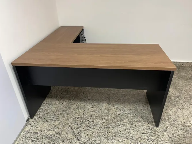 MESA DE ESCRITÓRIO COM GAVETAS 1.50x1.60 LOJA IKONMIXOFFICE