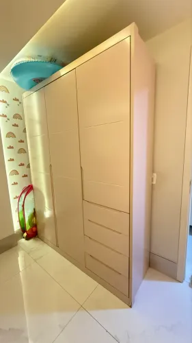 Guarda roupa menina