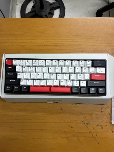 Teclado SKYLOONG GK61 mecânico switch red 60%