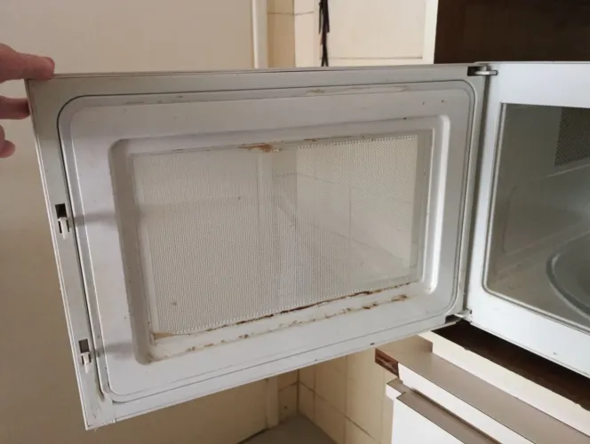 Microondas em bom estado branco esquenta TD normal porém alguns botão não pega 