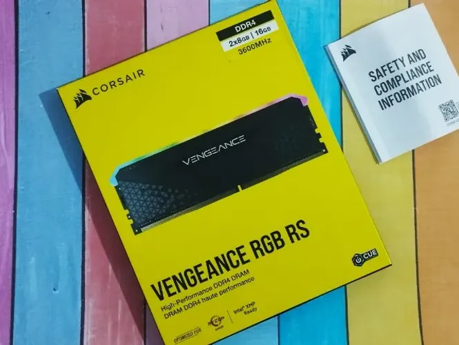 Memória Corsair Vengeance RGB RS 16GB (2x8GB) DDR4 3600MHz CL18