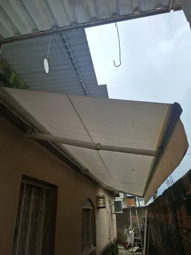 Toldo retrátil