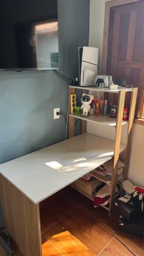 Escrivaninha com Estante Integrada - Estilo Moderno/Industrial
