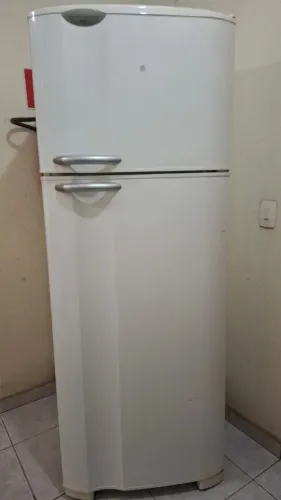 GELADEIRA ELEYTROLUX DC47 SUPER CONSERVADA