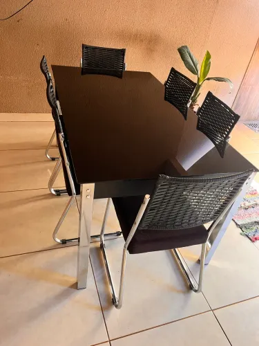 OPORTUNIDADE - Mesa de Jantar com Tampo de Vidro + 6 Cadeiras | Linda e Conservada!