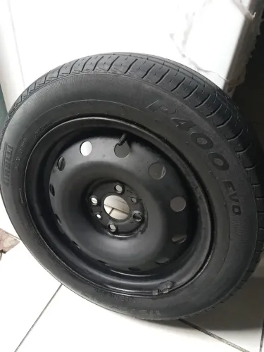 Aro com pneus 14 pirelle aro original fiat