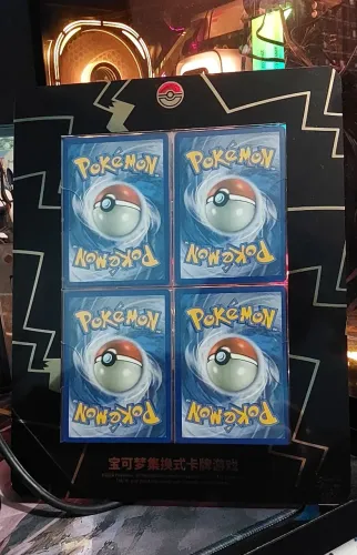 Moldura Pokémon pra quatro cartas original