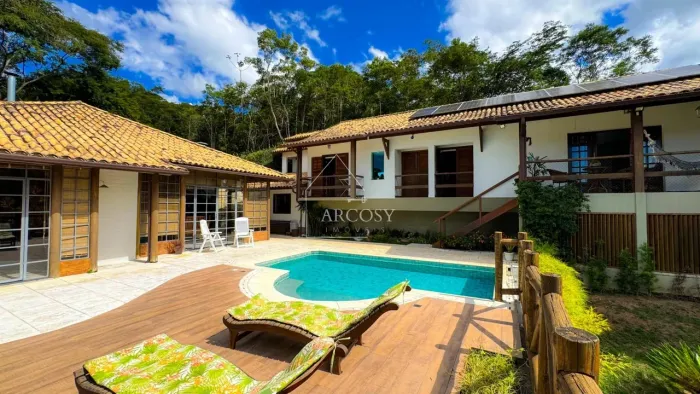 Casa com 6 dormitórios à venda, 350 m² por R$ 1.690.000,00 - Itaipava - Petrópolis/RJ