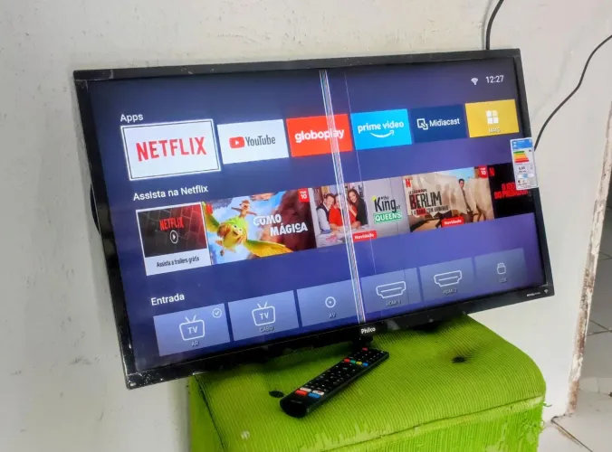 Tv 32 Philco smart com linhas funcionando perfeitamente 