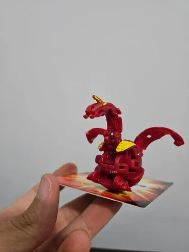 Bakugan pyrus helios