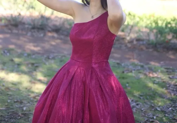 Vendo vestidos para debutantes, Rosa valor 450,00 e preto por 300,00.