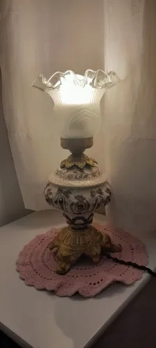 LINDO E ANTIGO ABAJUR