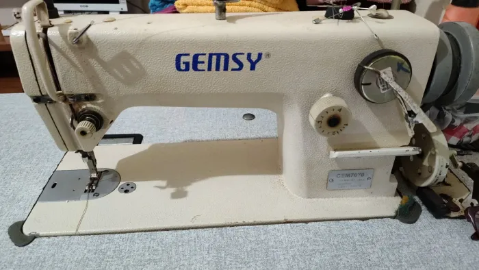 MÁQUINA RETA INDUSTRIAL GEMSY 7070