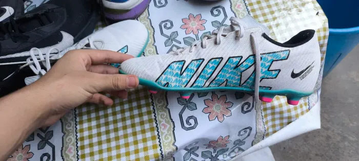 Chuteira Nike branca
