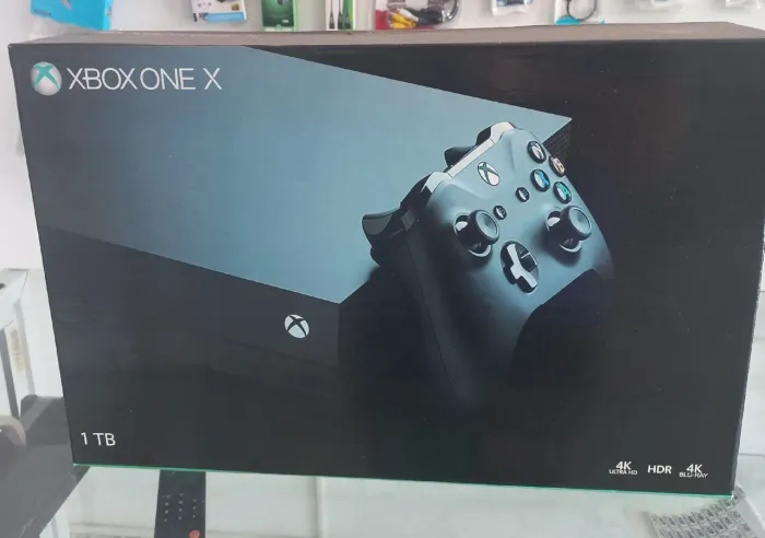 Caixa do XBox X<br><br>Somente a caixa<br>Em perfeito estado<br><br>50,00 R$