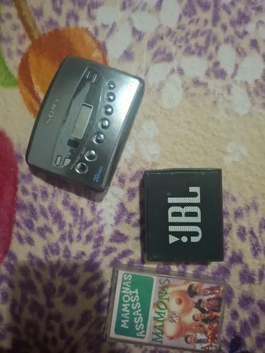 Walkman sony e caixa jbl