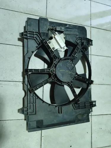 Eletroventilador Nissan Livina Tiida 1.8 2008 em diante