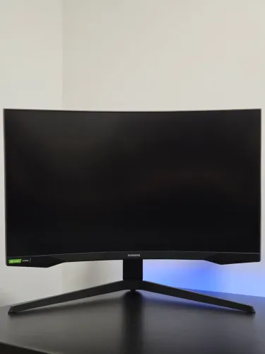 Monitor Samsung Odyssey G7 27" Curvo [tela sem dar imagem]