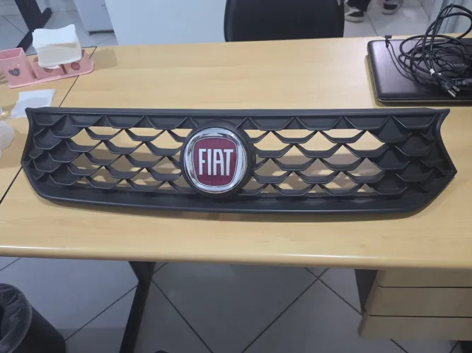 Grade dianteira Fiat original - Excelente estado