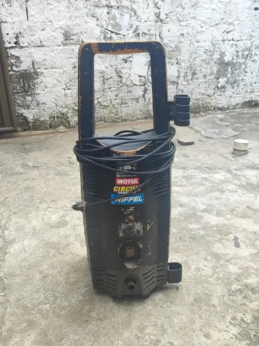 Vende-se uma lavadora jato d'água