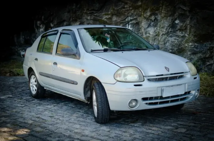 Renault Clio RT/ Privilège 1.6 16V 5P 2001
