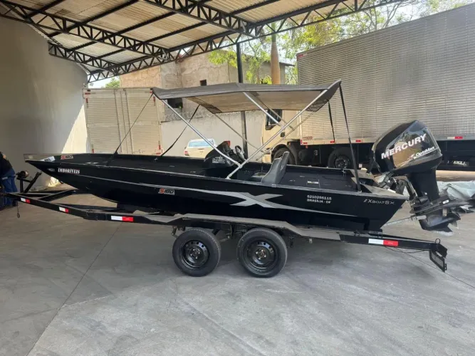 BARCO LANCHA XBOATS 2019