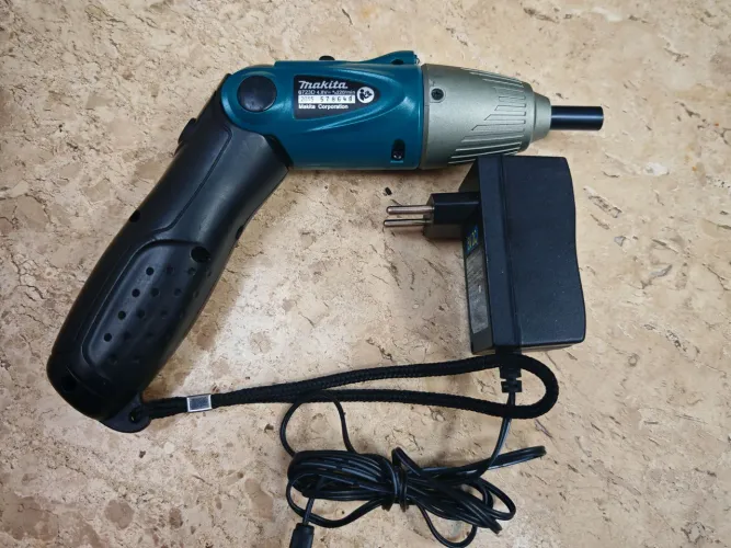 Parafusadeira Dobrável Makita - Semi Nova - LEIA O ANÚNCIO!!!!