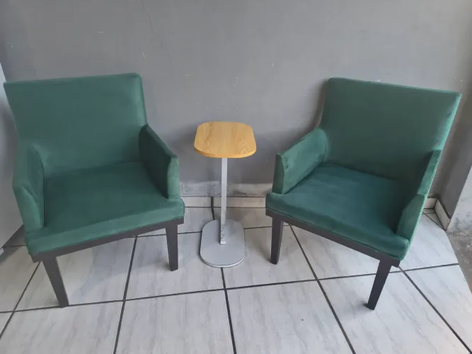 PAR POLTRONAS NOVAS + MESINHA. POLTRONAS FIRMES E PESADAS. BOTUCATU