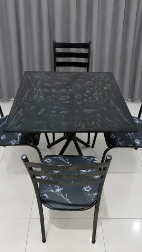 Mesa de Mármore com 4 cadeiras