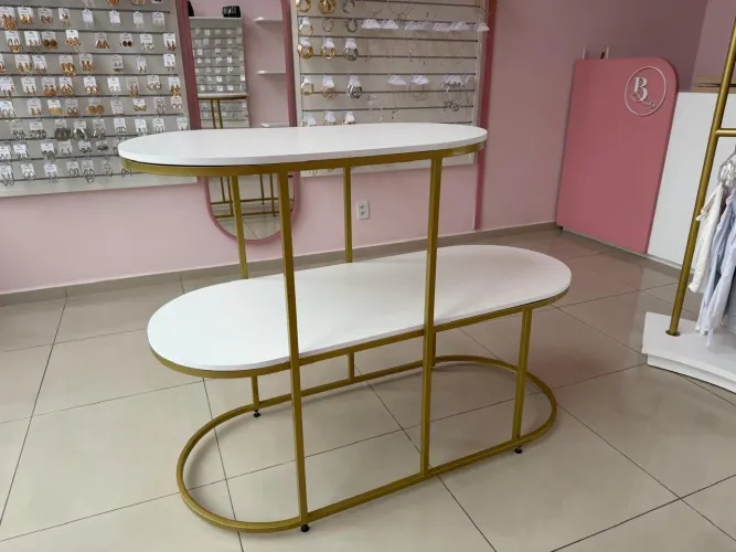 Ilha central em MDF e Metalon para lojas