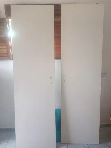 Duas portas 60×2.10 usados em bom estado para uso semi ocas