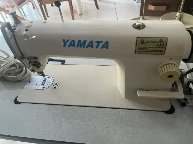 Maquina de costura reta industrial YAMATA