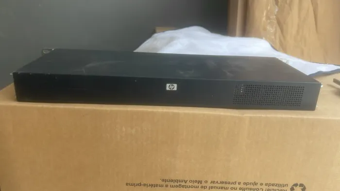 Switch KVM HP AF616A / 513735-001 (Para Testes