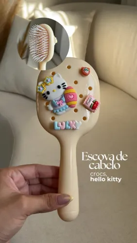 Escova estilo crocs hello kitty