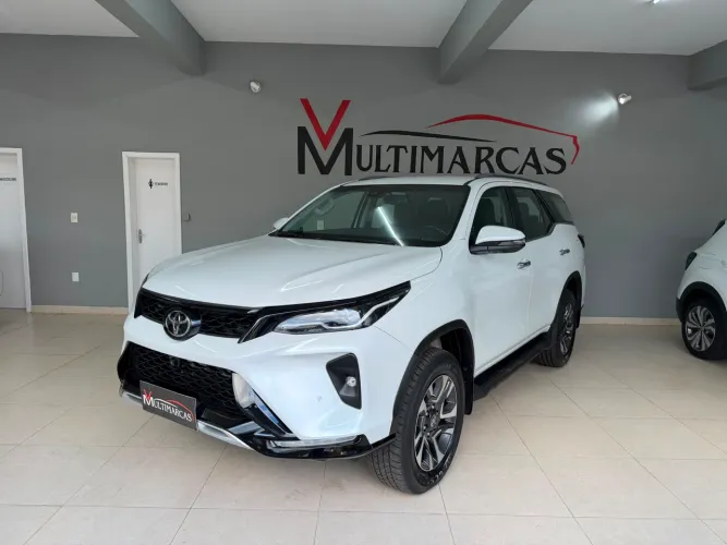 Toyota Hilux SW4 SRX Plat. 4X4 2.8 TB Die. Aut. 2025
