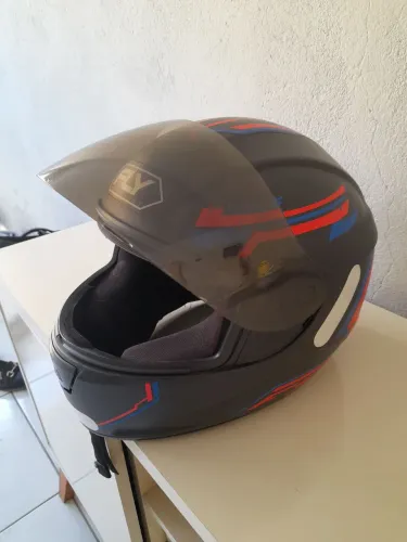 Capacete Fly - tamanho 56 - usado pouco.