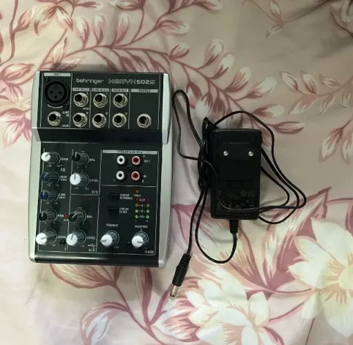 Mesa de Som Behringer Xenyx 502S com Interface USB (Menos de 3 meses de uso)