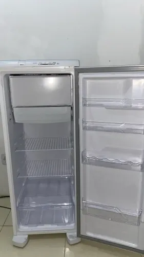 Vende-se geladeira