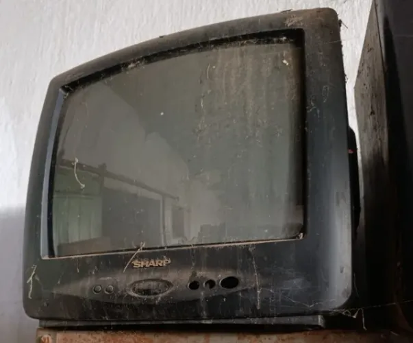 tv antiga 14 polegadas sharp