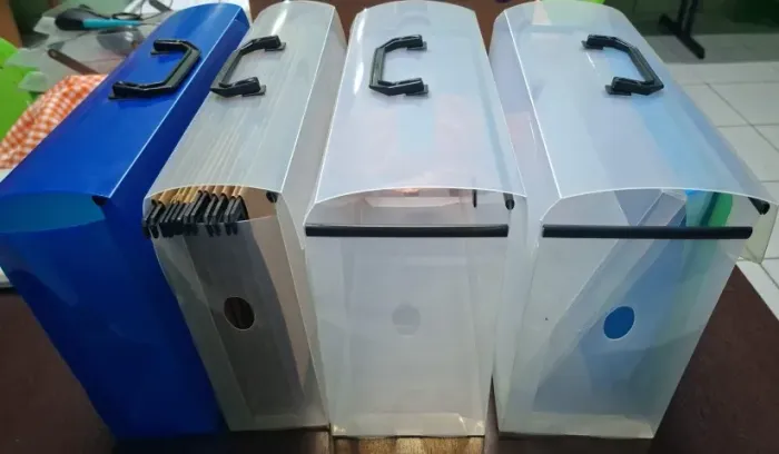 4 MALETAS ARQUIVOS + 30 PASTAS SUSPENSA + 4 PASTAS PLASTICAS + 11 PASTAS PLASTICAS 1 PASTA