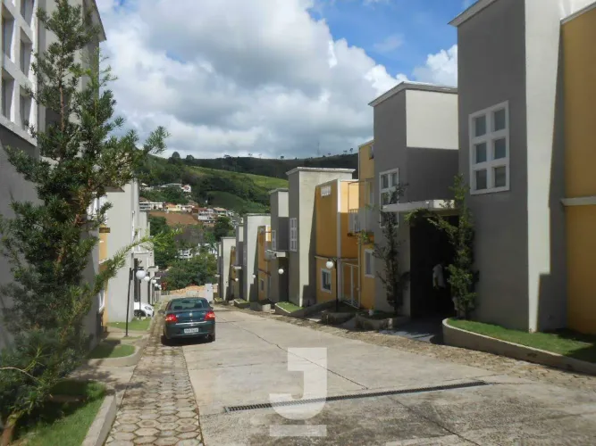 Casa em condomínio estilo vila italiana no Quintas da Serra, Serra Negra