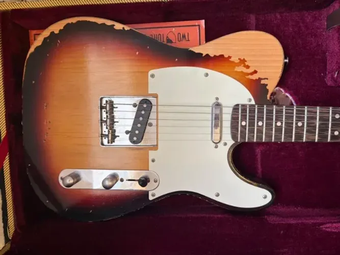 GUITARRA Seizi série limitada two tone - Acompanha case e certificado.