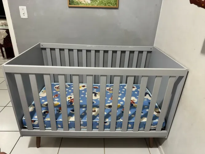 Berço Retrô Moderno Cinza com Colchão