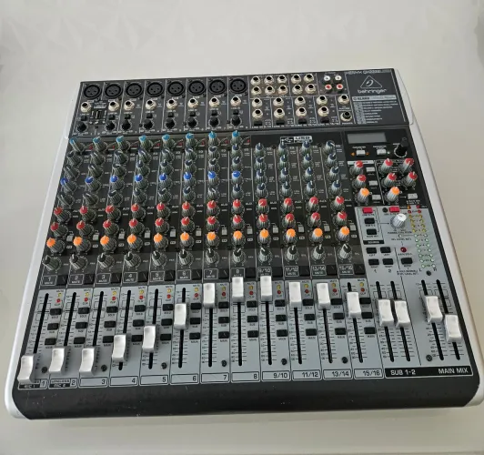 Mesa Behringer QX 2222 Excelente