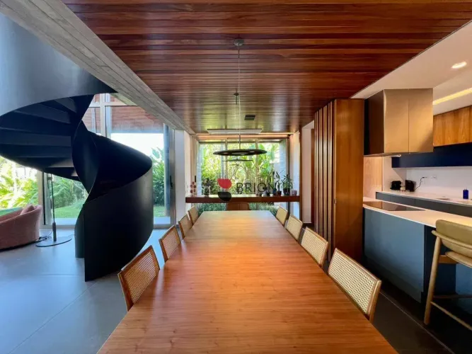 Casa térrea de alto padrão, 589m² com 3 quartos/suítes à venda no condomínio Fazenda Santa
