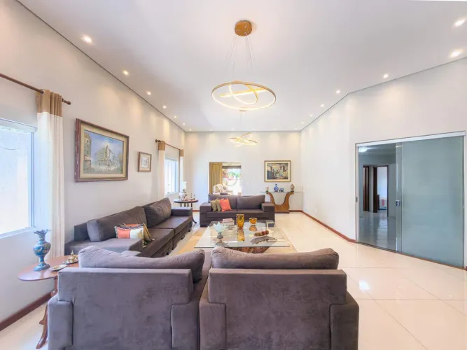 Casa térrea à venda com 4 quartos - 2 suítes e terreno amplo de 1.037 m² | Estância Jardim