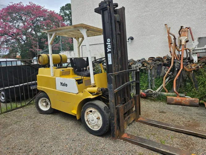 Empilhadeira yale gp83 4 toneladas