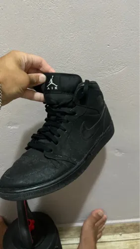 Nike Jordan mid triple black